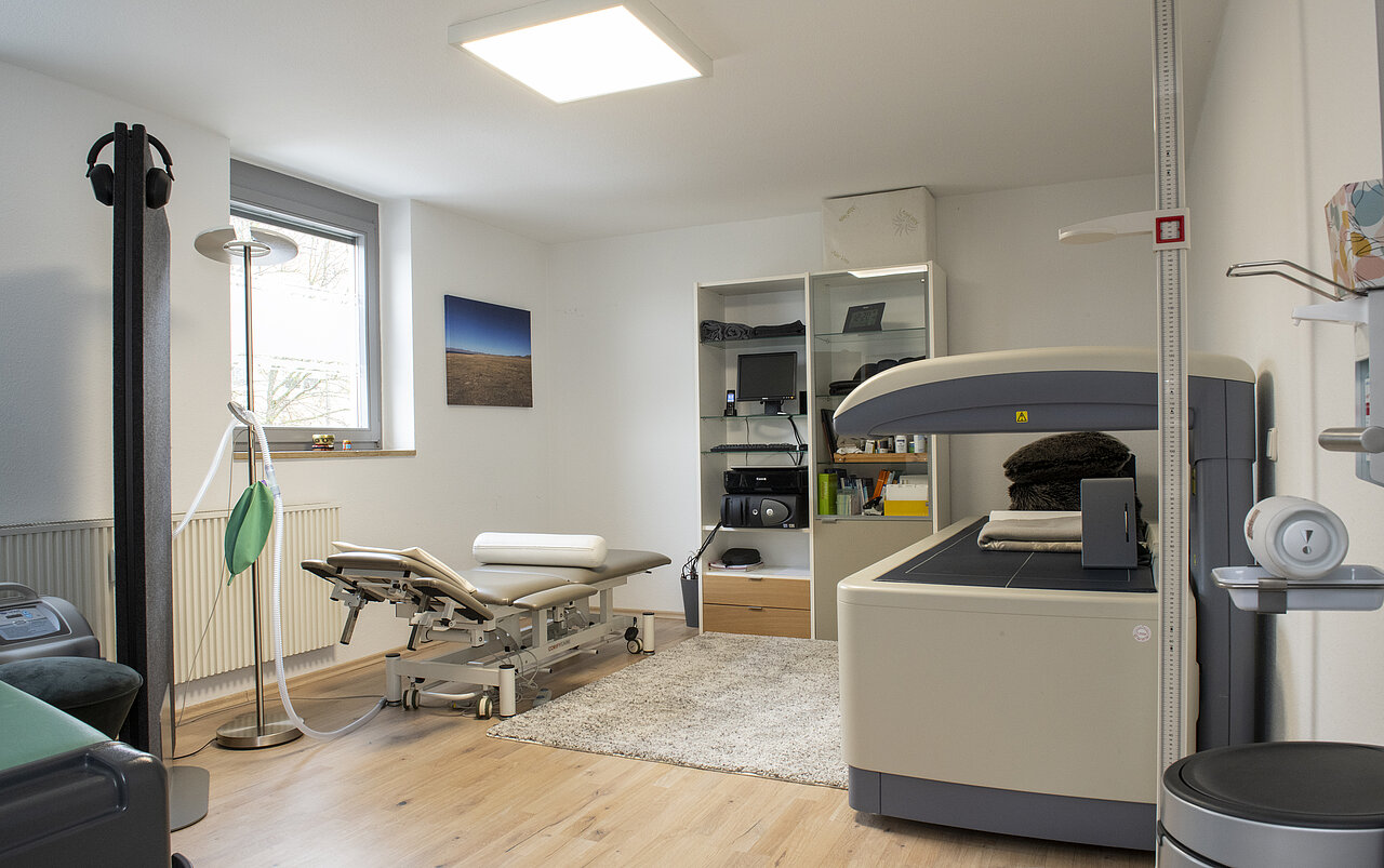 Behandlungszimmer mit Röntgengerät